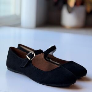 Chic Black Mary Jane Flats
